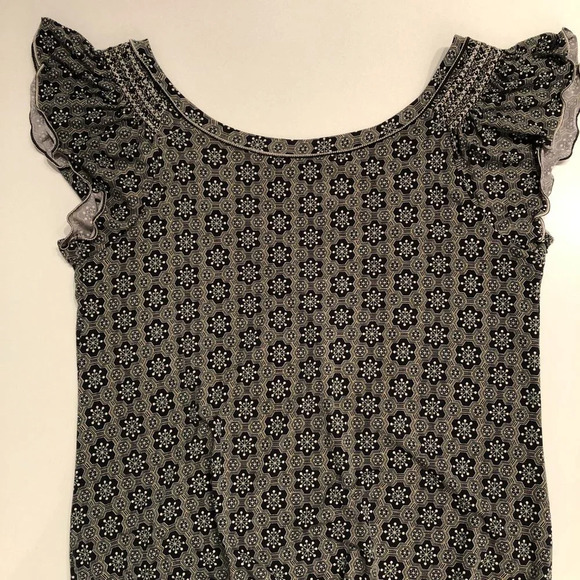 Max Studio Cap Sleeve V Neck Pattern Print Top in Grey Black Green Gold Size XS - Picture 7 of 10